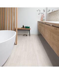 Parquet laminado de roble estado gris claro de la marca quick-step de la serie eligna en un ambiente de habitación.