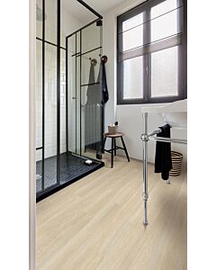 Parquet laminado de roble estado beige de la marca quick-step de la serie eligna en ambiente de habitación.