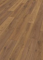Parquet laminado de Roble livingston natural MF4646 de Egger Megafloor de la serie M2 en un ambiente de habitación.