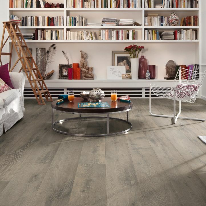 Suelo laminado SUELO LAMINADO MELANGO LD 300|20 Roble gris 6132 en ambiente de habitación