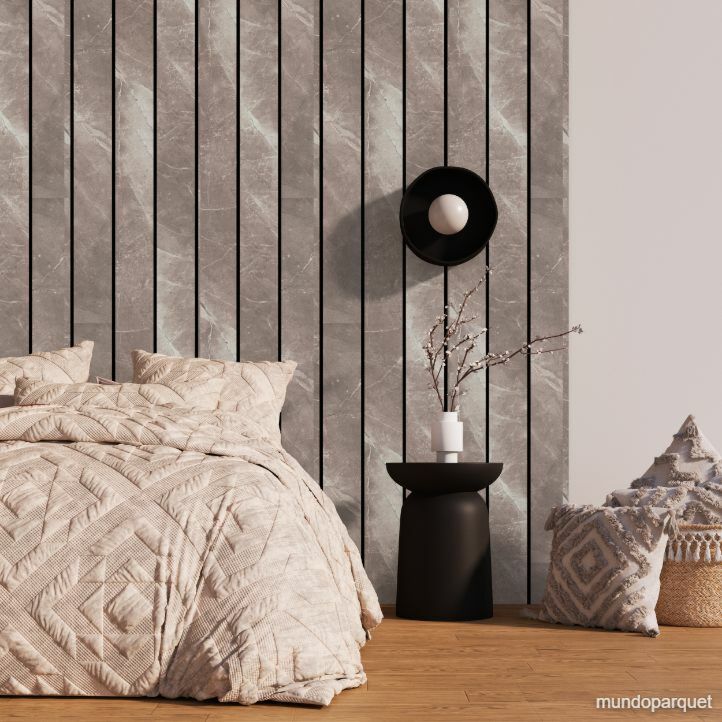 Revestimiento de pared de PVC liso color marron instalado en un salón. MARMOL ATENEA REFINED REVESTIMIENTO DE PARED DE PVC