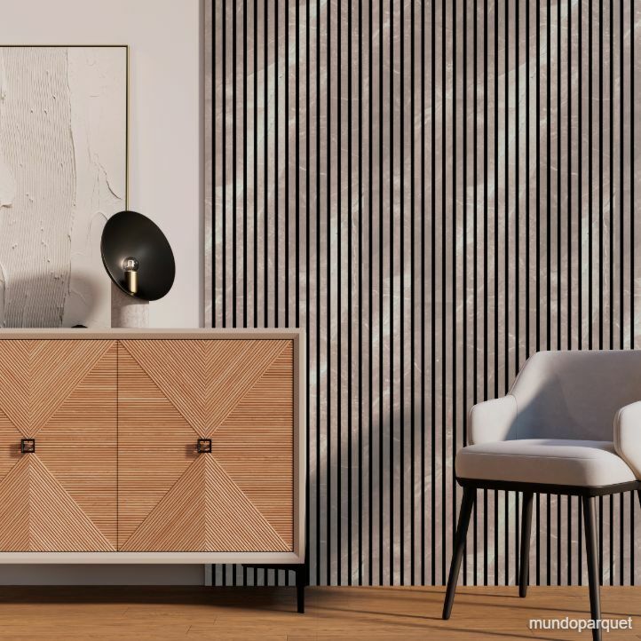 Revestimiento de pared de PVC alistonado color marron instalado en un salón