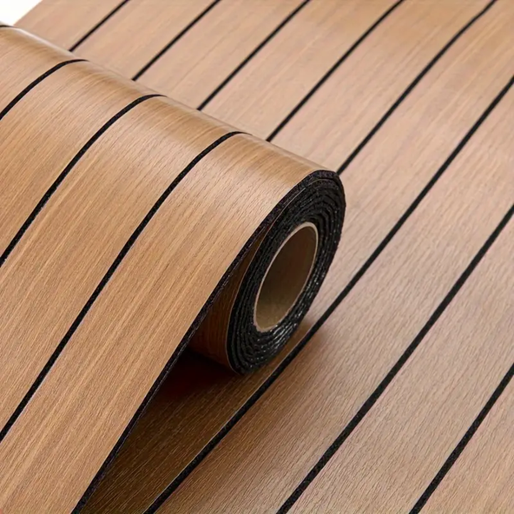 Revestimiento de pared de pvc en lamas con un diseño de madera marrón claro instalado detrás de un mueble con una planta