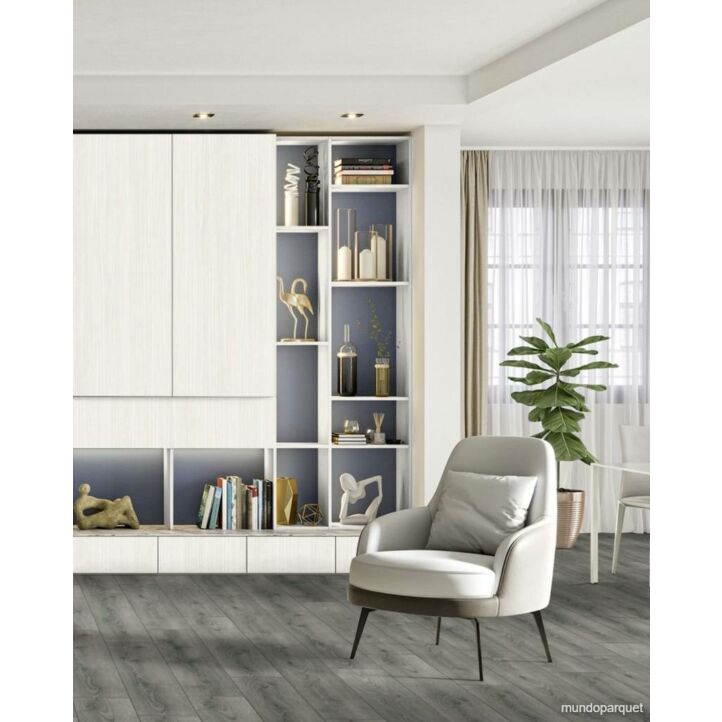 Suelo laminado Floorpan Exclusive Syncro referencia 3010 instalado en un salón