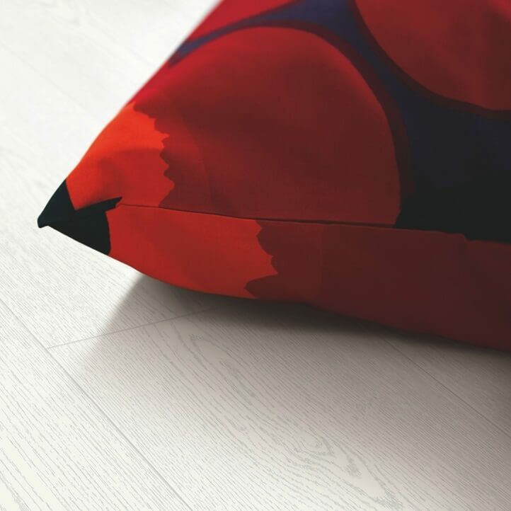 suelo laminado de la marca pergo de la serie domestic elegance roble blanco leche L0607-04394 en vista de habitación.
