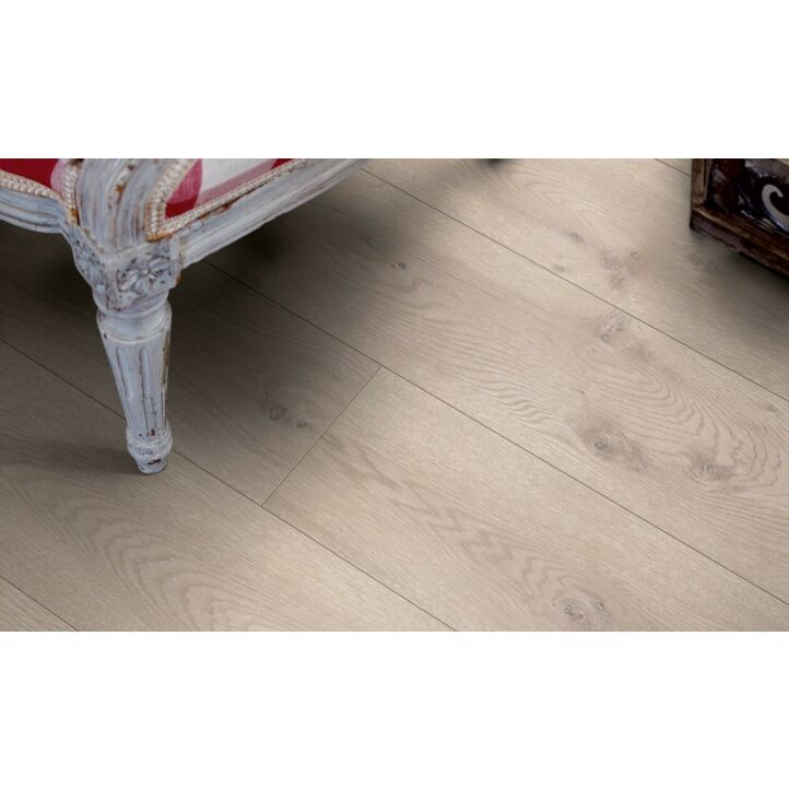 Parquet laminado de la marca pergo de la gama living expression Roble gris moderno serie L0323-01753 en un ambiente de habitación.