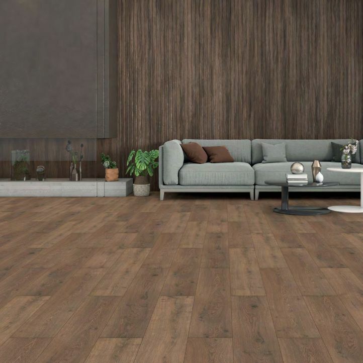 Suelo laminado floorpan de la gama elite xl clase 33 AC5 Nairobi en un ambiente de salón