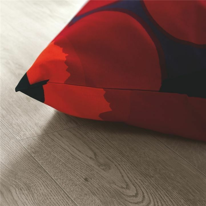 suelo laminado de la marca pergo de la serie domestic elegance roble tierras altas marrón L0601-04391 en vista de detalle.