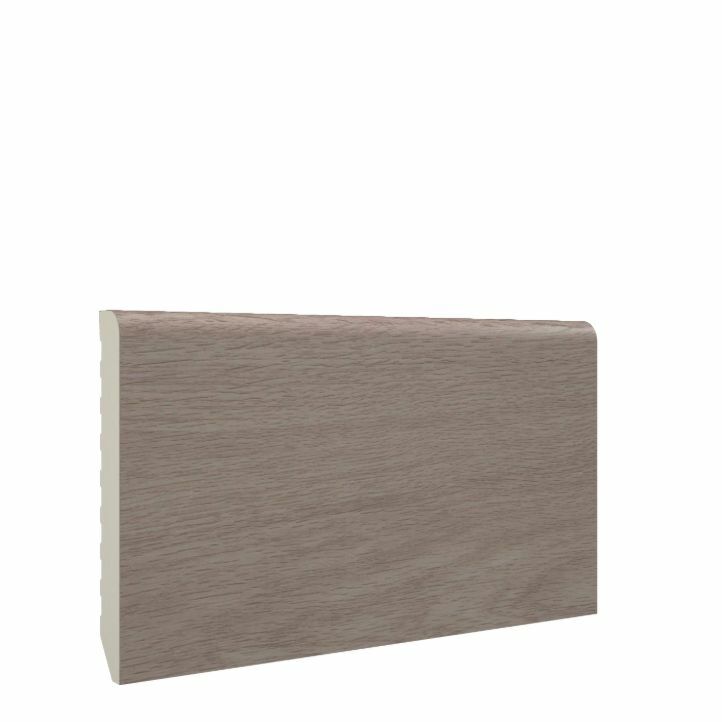 rodapié pvc roble gris de 7cm de mundoparquet resistente al agua en vista detallada