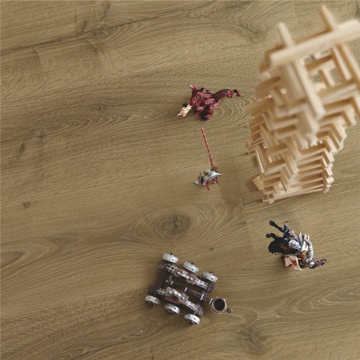 Parquet vinílico de la marca Pergo roble claro natural V3107-40021 de la serie optimum en un ambiente de habitación.