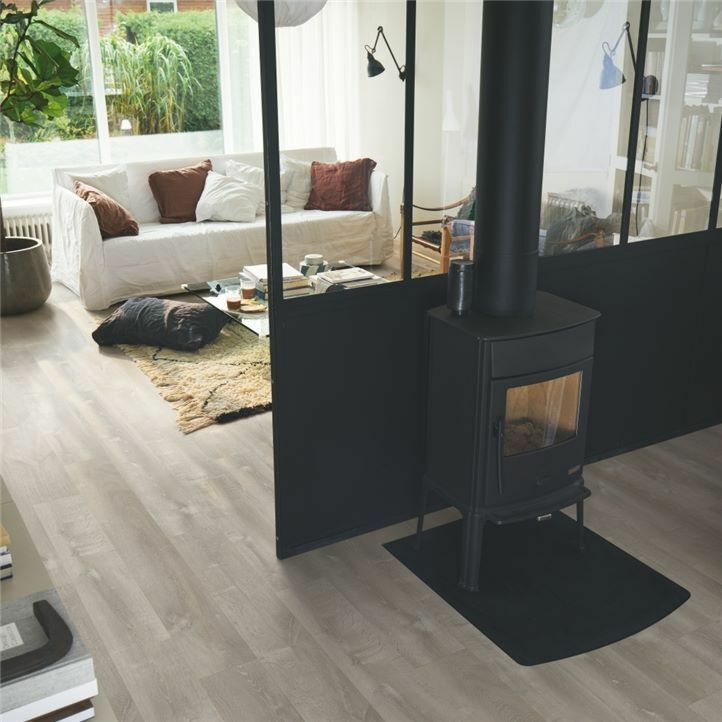 parquet vinílico de la marca Pergo roble rio gris V2131-40084 de la serie premium en un ambiente de habitación.