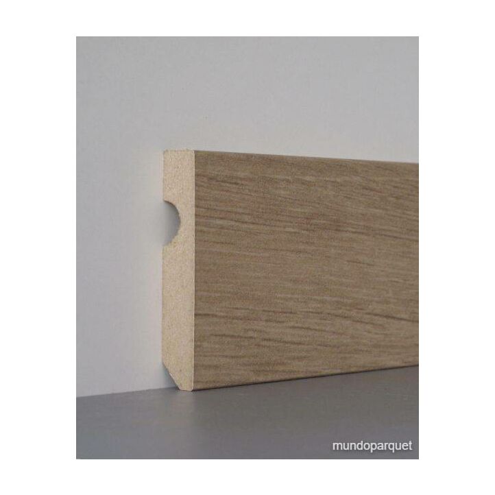 Rodapié de la marca Floorpan a juego del aprquet 2007, 1077, 4077 Y 5012 Peking