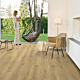 Parquet laminado de  Roble natural tennessee CR3180 de la marca Quick-Step en un ambiente de habitación.