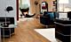 Parquet laminado de la marca pergo de la gama living expression roble real serie L0323-03360  en un ambiente de habitación.