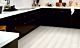 parquet laminado pino blanco cepillado de la marca pergo de la serie original excellence sensation resistente al agua superficialmente l0231-03373 en un ambiente de habitación.