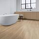 Parquet laminado de roble valle marrón claro de la marca quick-step de la serie majestic en un ambiente de habitación.