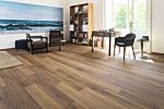 Parquet laminado de Roble livingston natural MF4646 de Egger Megafloor de la serie M2 en un ambiente de habitación.