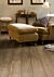 Parquet laminado de robe clásico marrón de la marca quick-step de la serie impressive ultra en un ambiente de habitación.