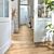 MEISTERDESIGN. LAMINATE LL 250 Roble granja claro 6831 en vista de habitación