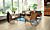 parquet laminado roble costero de la marca pergo de la serie original excellence sensation resistente al agua superficialmente l0231-03374 en un ambiente de habitación.