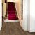 Parquet laminado de roble cambridge oscuro de la marca quick-step de la serie largo en un ambiente de habitación.