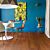 Suelo laminado de merbau barnizado natural de la marca quick-step de la serie largo en vista de detalle.