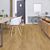 Parquet laminado de roble suave natural im 1855 de la marca quick-step de la serie impressive ultra en un ambiente de habitación.
