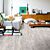 Parquet laminado de cemento gris claro im 1861 de la marca quick-step de la serie impressive  en un ambiente de habitación.