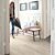 Parquet laminado de roble suave de la marca quick-step de la serie impressive en un ambiente de habitación.