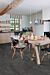 Parquet vinílico de la marca Quick-Step livyn Hormigón claro AMCL40049 de la serie Ambient Click en un ambiente de habitación.